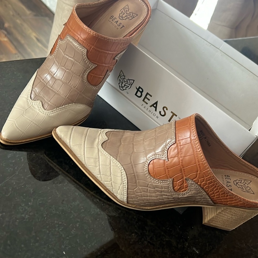 Mule by Beast size 8 1/2. Brand new in box